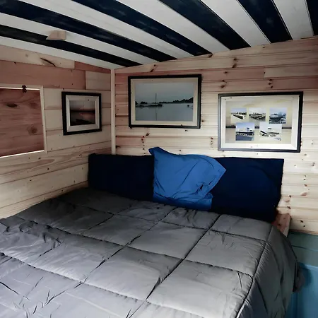 Botel Toue Cabanee Au Bord D'un Etang Brissac-Quince