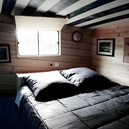 Toue Cabanee Au Bord D'un Etang * Brissac-Quince